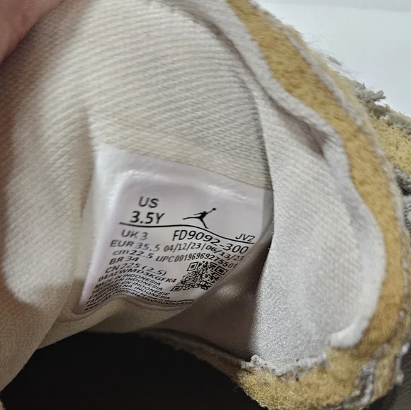 Air Jordan 1 Low Kids Sneakers - Picture 4 of 4